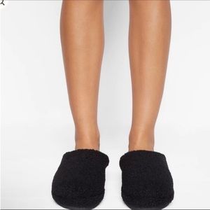 Skims Teddy Slippers in Onyx NEW